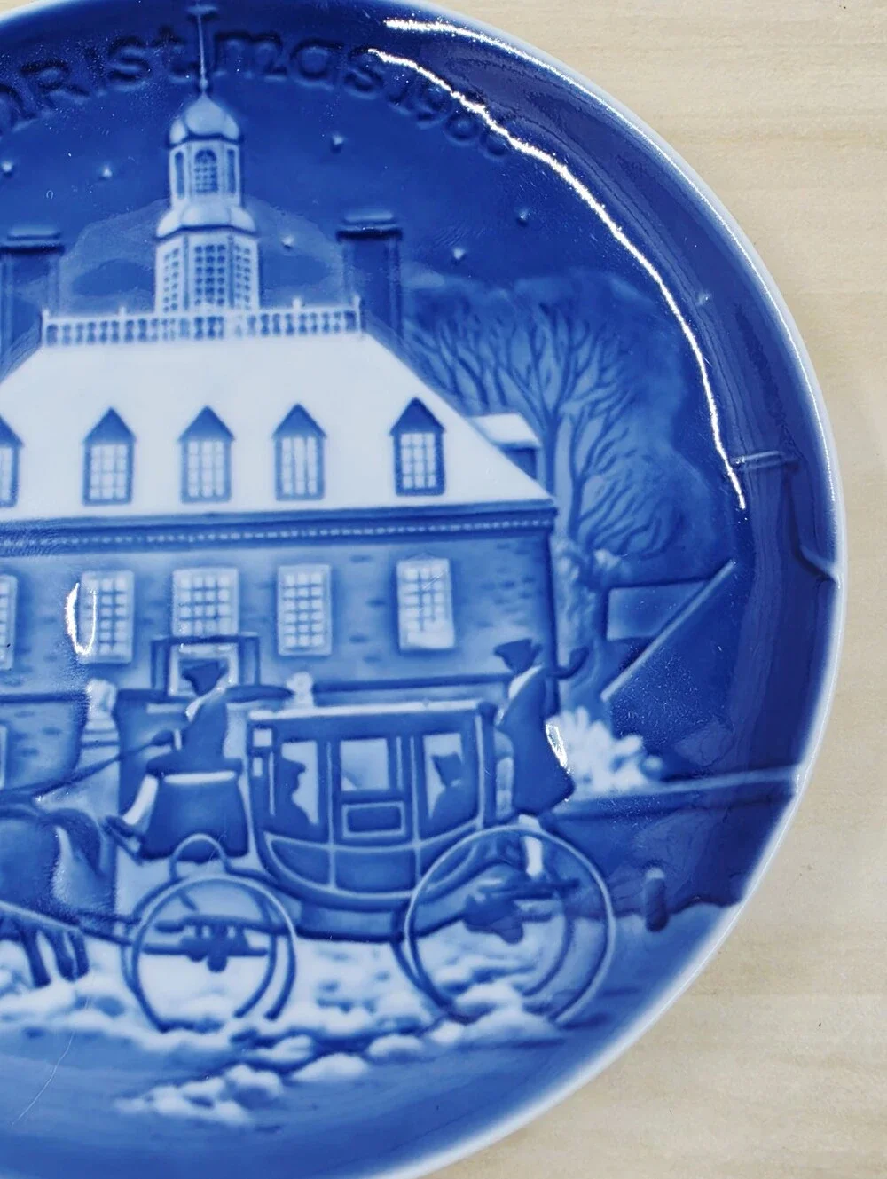 Bing & Grondahl Christmas 1986 Christmas Eve In Williamsburg Porcelain Denmark